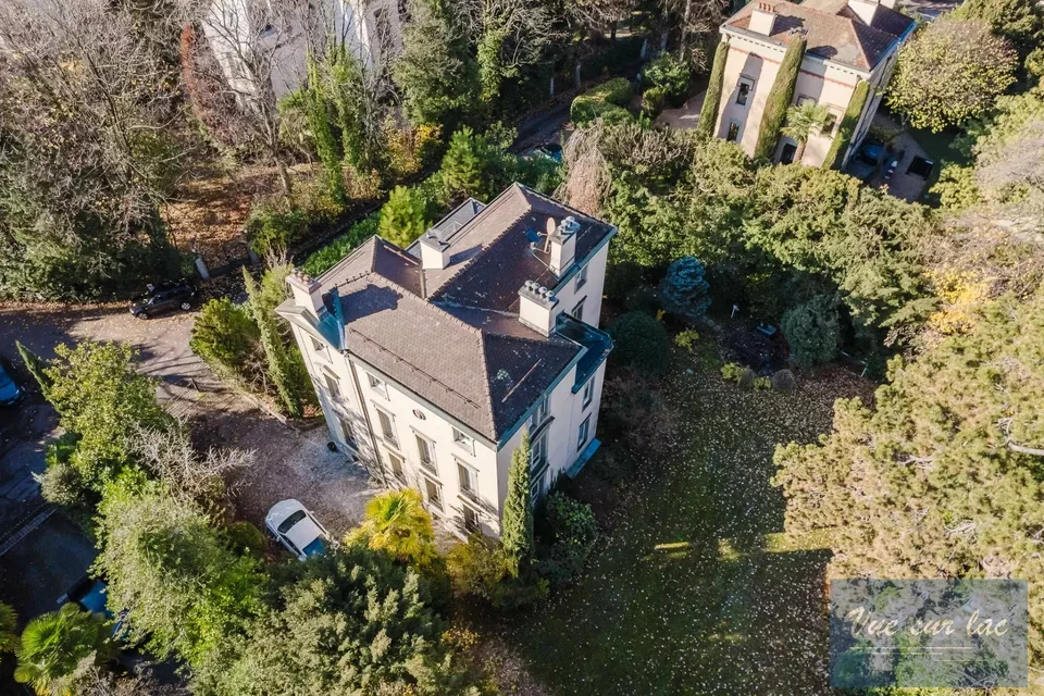 Magnifique Hôtel Particulier, jardin enchanteur, à deux pas du lac