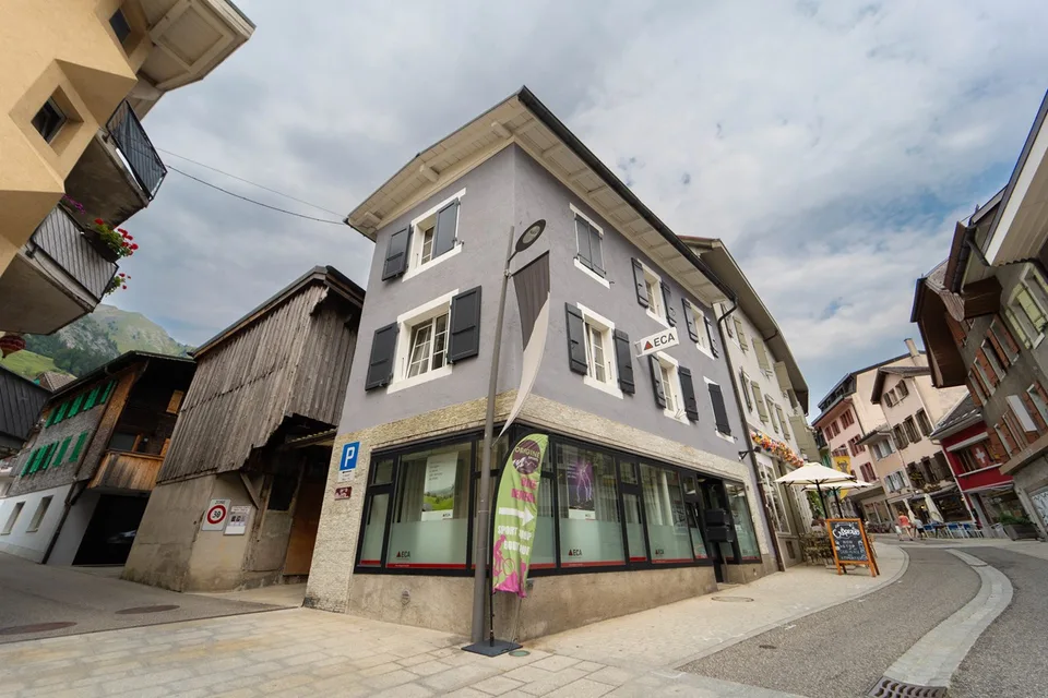Immeuble villageois mixte situé au coeur de Château-d'?x (VD)