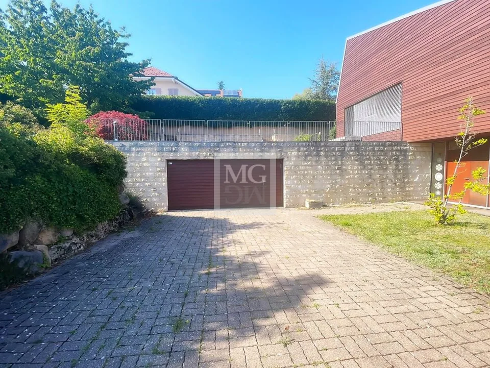 Luxuriöse Villa mit 7,5 Zimmern und herrlichem Blick + Garagenbox