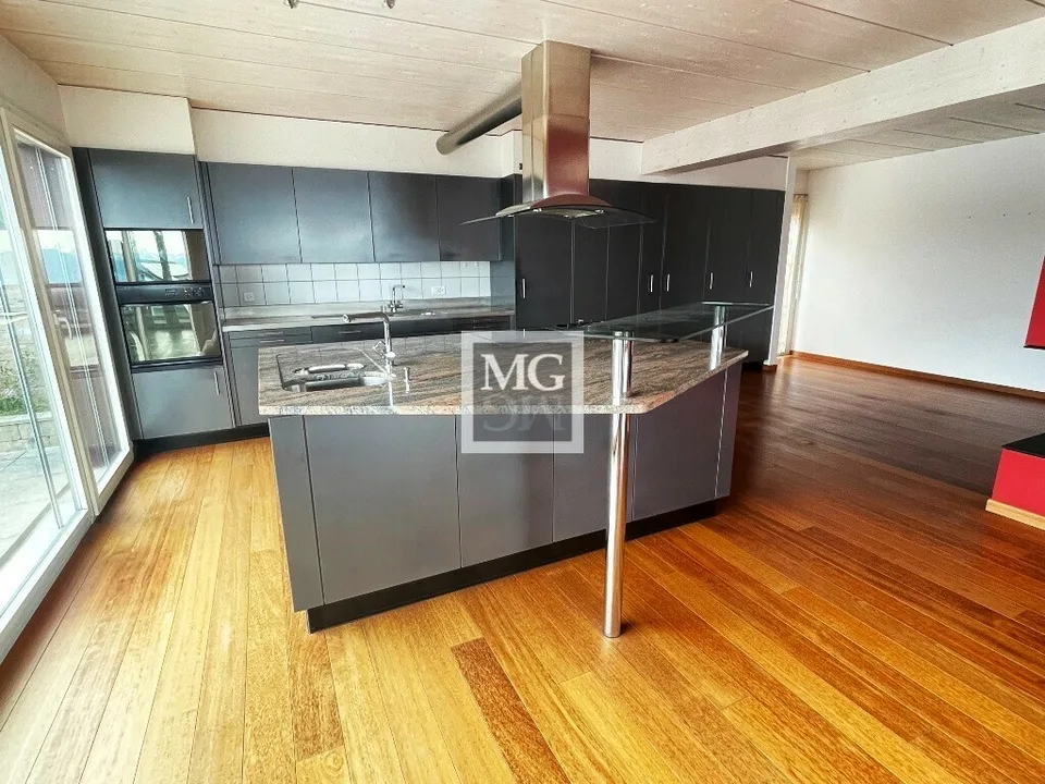 Luxuriöse Villa mit 7,5 Zimmern und herrlichem Blick + Garagenbox