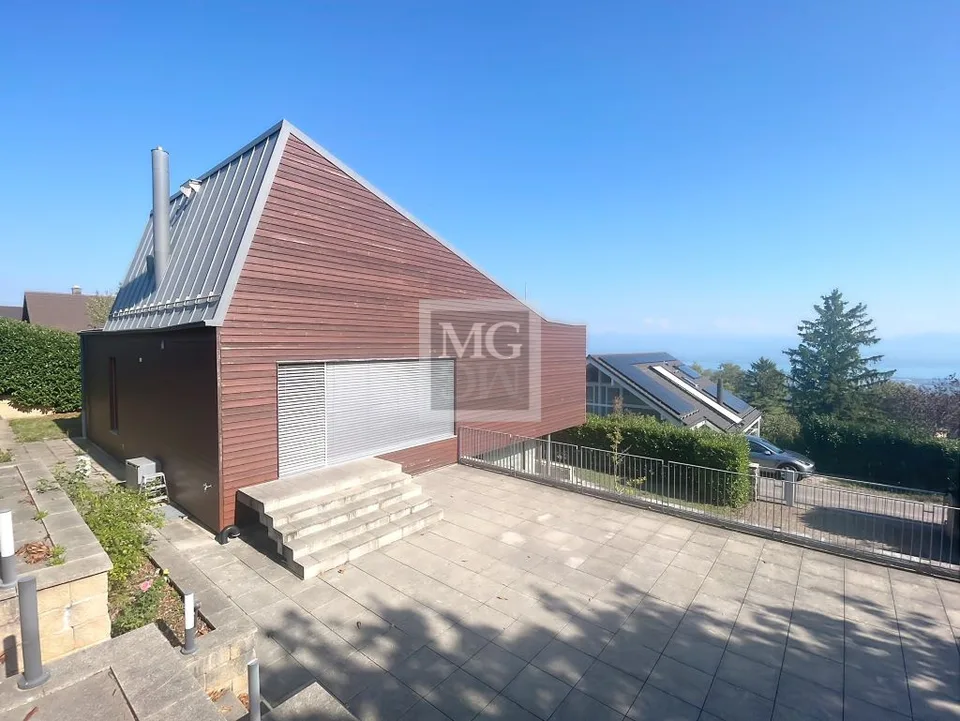 Luxuriöse Villa mit 7,5 Zimmern und herrlichem Blick + Garagenbox