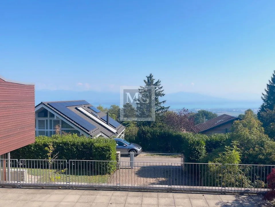 Luxueuse villa de 7.5 pièces avec superbe vue + garage box