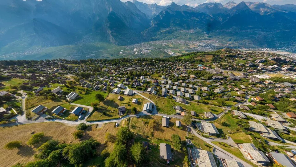 Magnifico lotto con vista mozzafiato, possibilità di costruire una residenza principale