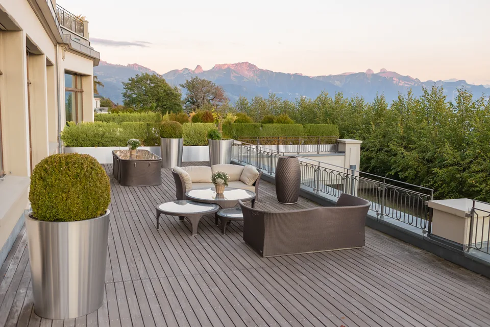 Résidence luxueuse avec grande terrasse et vue imprenable sur le lac L – photo 10 sur 13