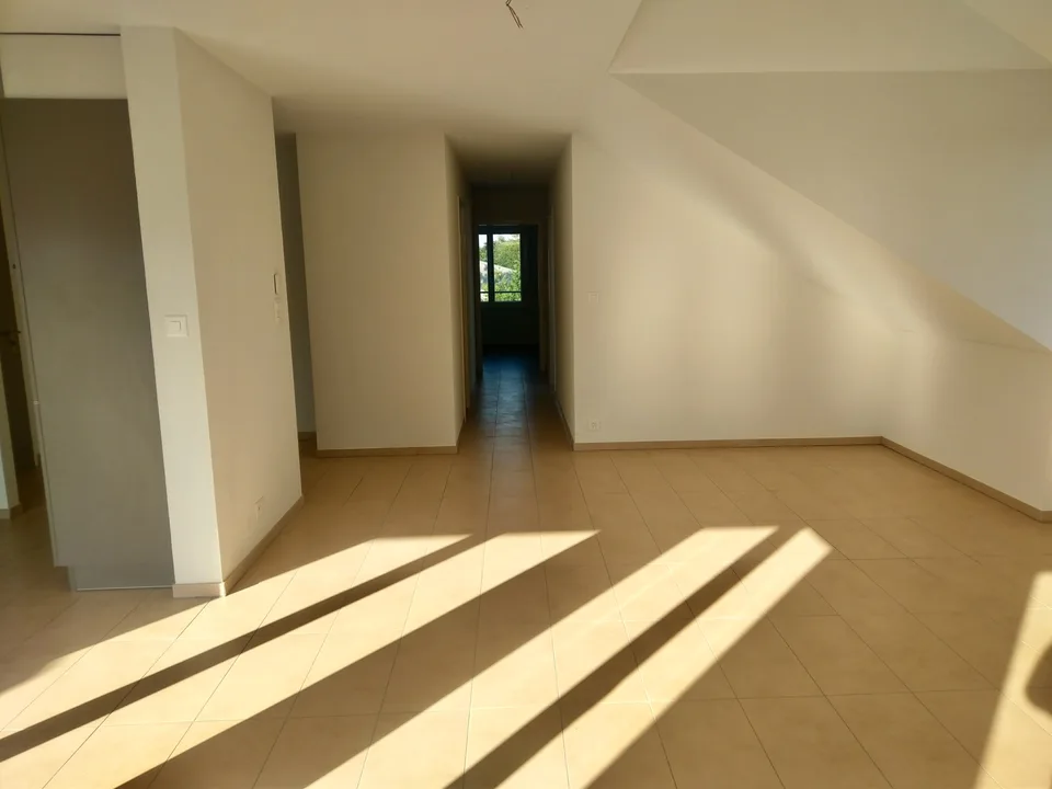 Edificio residenziale moderno con 6 unità nel cuore del villaggio