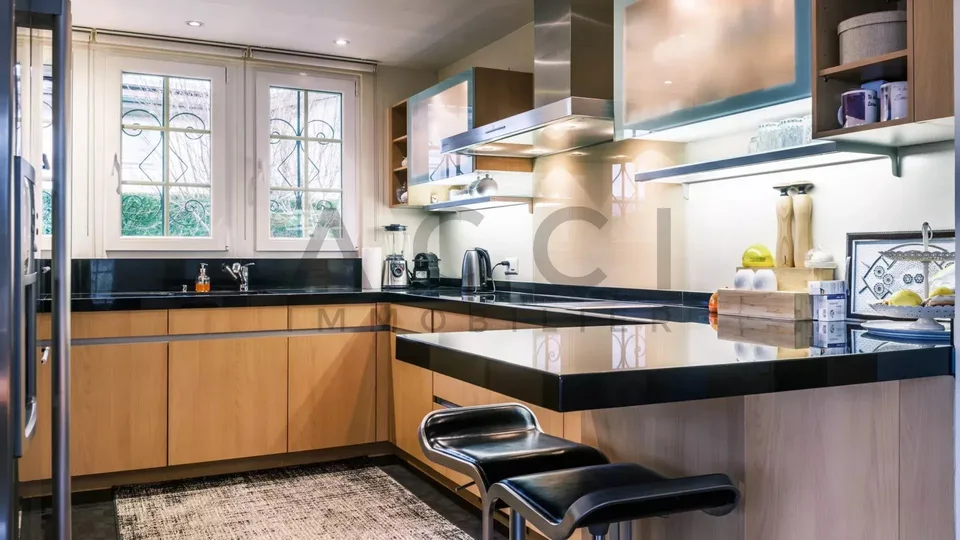 Eleganza e Comfort: Spaziosa Villa Familiare a Vernier