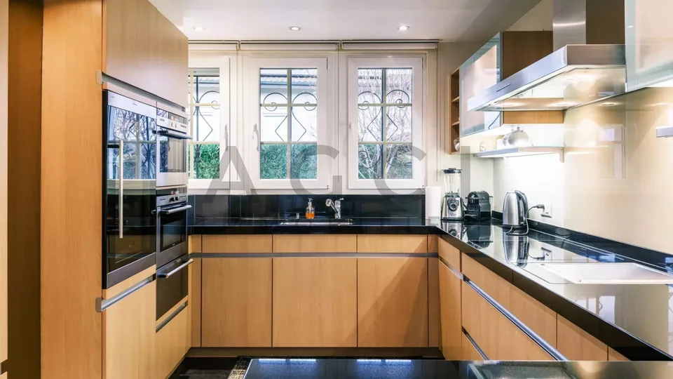 Eleganza e Comfort: Spaziosa Villa Familiare a Vernier