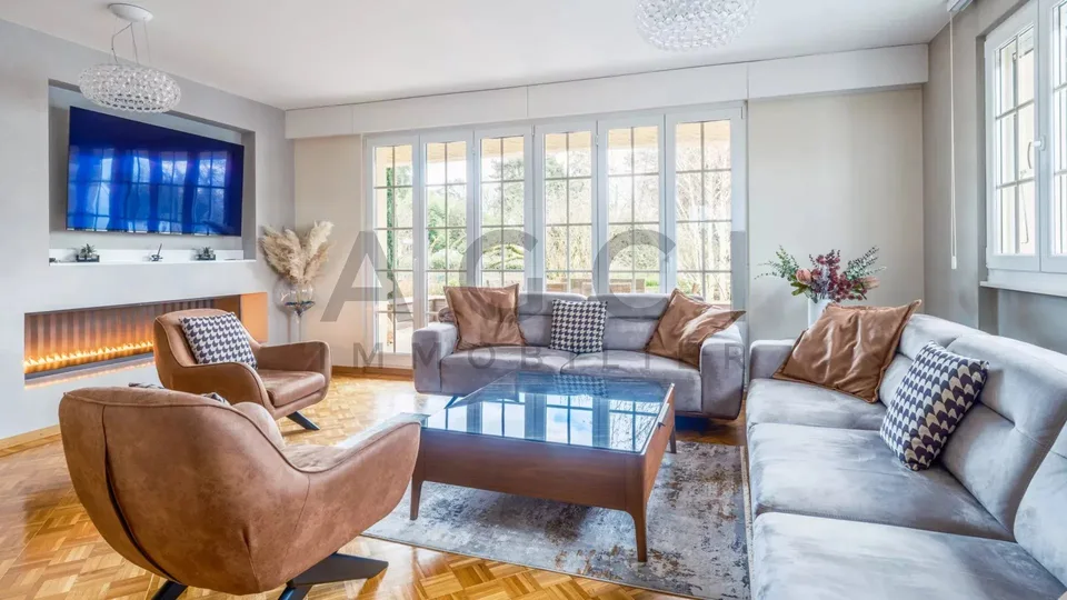 Eleganza e Comfort: Spaziosa Villa Familiare a Vernier