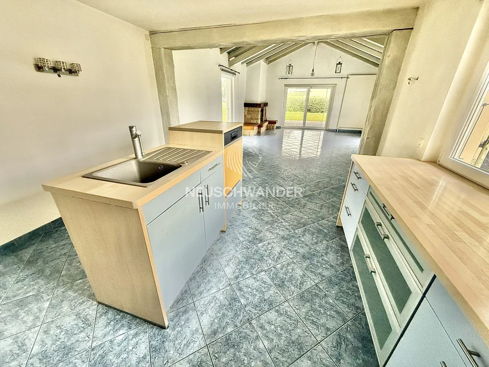 In vendita nel villaggio di Coeuve affascinante casa di 6 stanze – foto 10 di 13