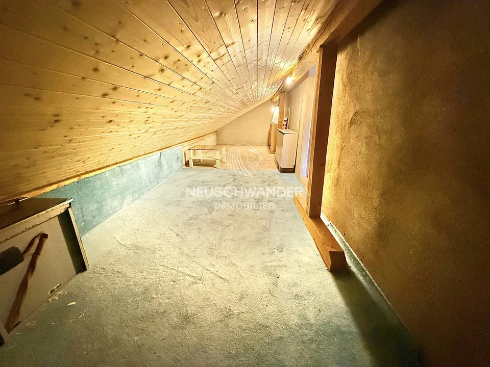 In vendita nel villaggio di Coeuve affascinante casa di 6 stanze – foto 12 di 13