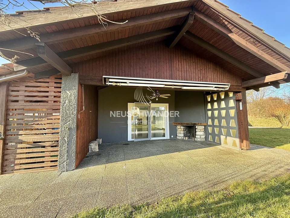 In vendita nel villaggio di Coeuve affascinante casa di 6 stanze