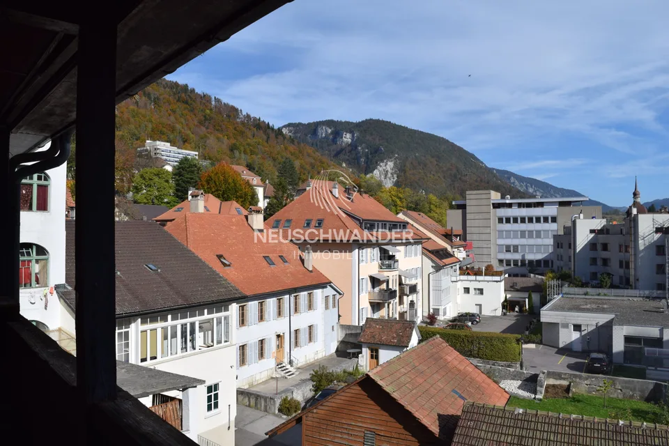 Zu verkaufen in Moutier, ein Renditegebäude mit 3 Wohnungen und 1 Gewerbefläche