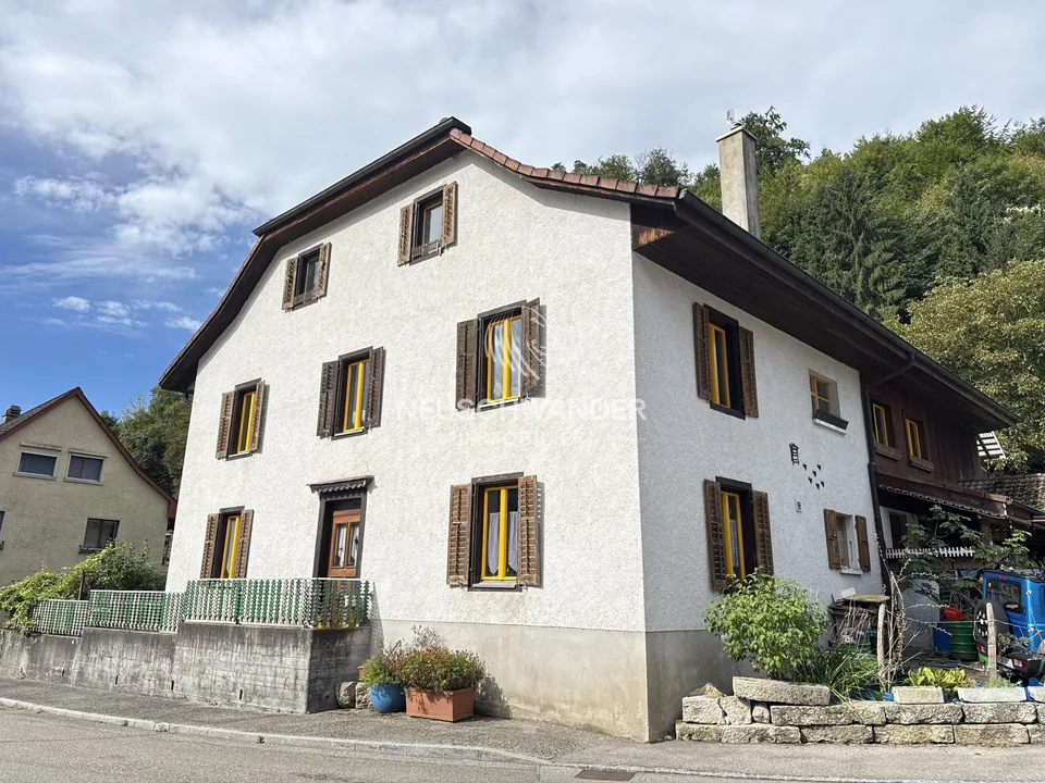 À vendre maison locative de 3 logements et 1 atelier à Soyhières