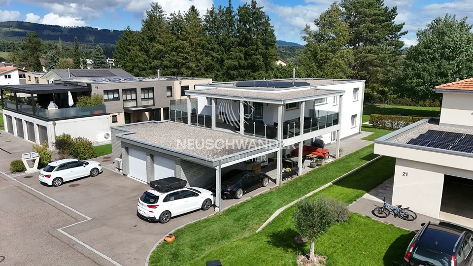 Dans le village de Bassecourt villa avec plusieurs logements à vendre