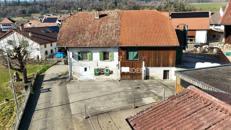 Gebäude mit 2 Wohnungen und 1 Scheune zu verkaufen in Courchapoix