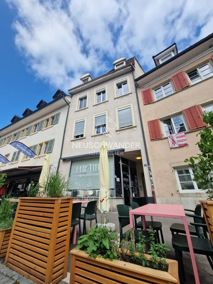 Immeuble de rendement avec 4 appartements et 1 restaurant à Delémont