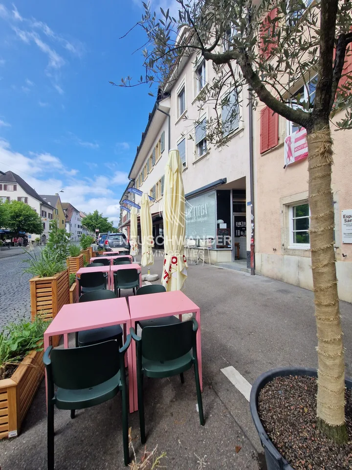 Immeuble de rendement avec 4 appartements et 1 restaurant à Delémont