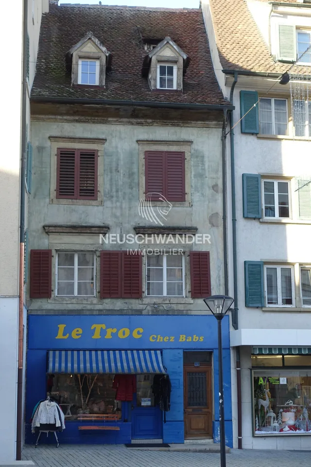 Zu verkaufen: ein Los von 2 Gebäuden in Delémont