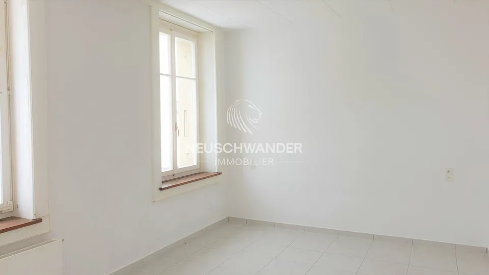 Edificio con 3 appartamenti in vendita a Reconvilier