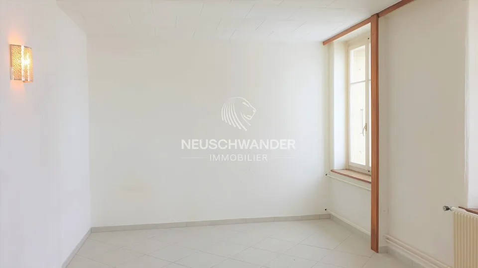 Edificio con 3 appartamenti in vendita a Reconvilier