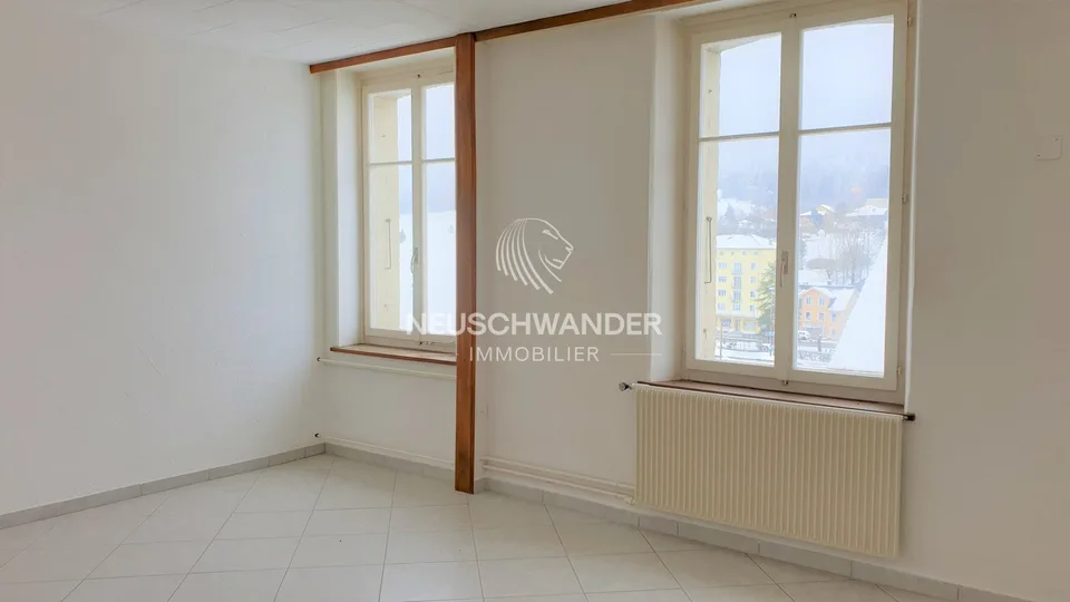 Edificio con 3 appartamenti in vendita a Reconvilier