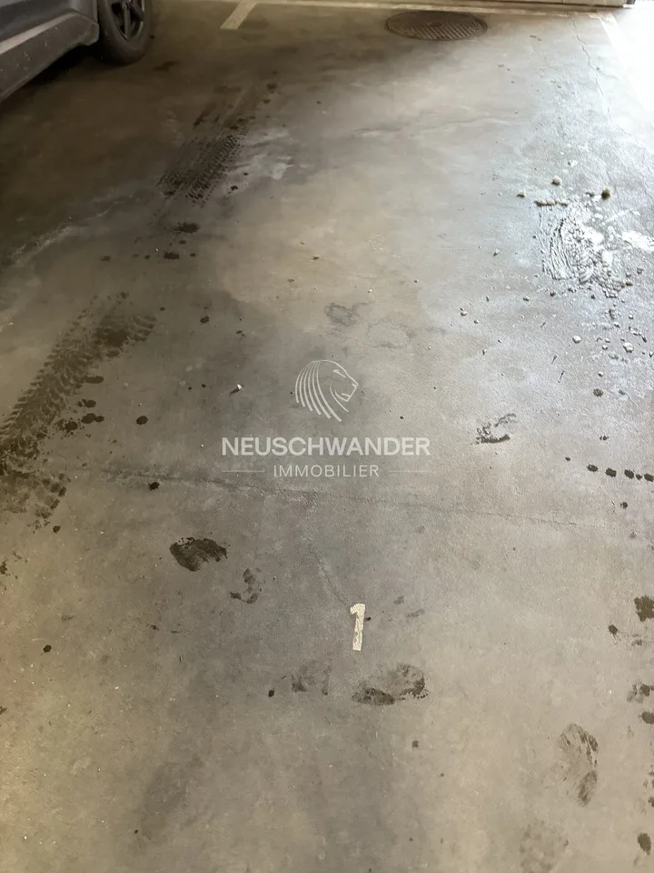 Zu verkaufen in einer Tiefgarage 1 Parkplatz in Delémont