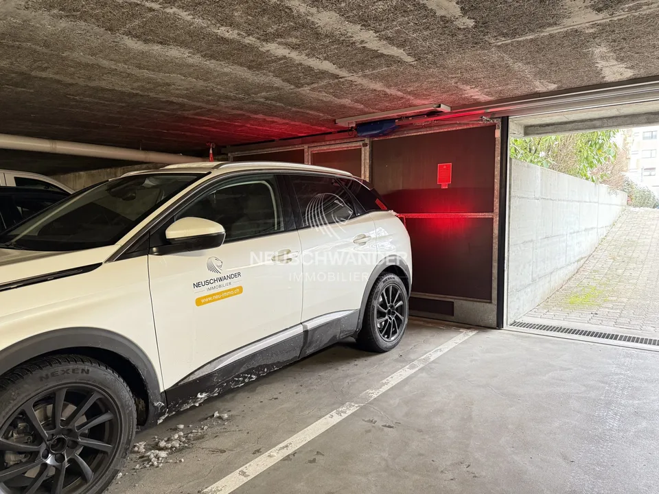 Zu verkaufen in einer Tiefgarage 1 Parkplatz in Delémont