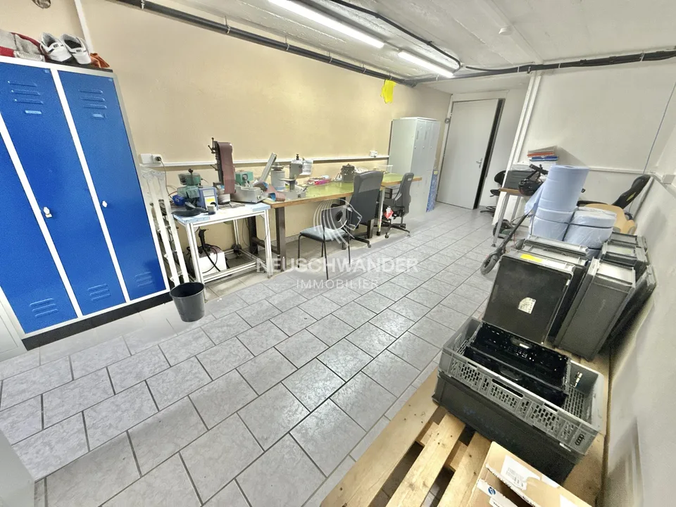 Atelier à transformer en une maison familiale à Bassecourt à vendre