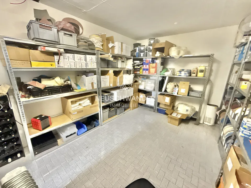 Atelier à transformer en une maison familiale à Bassecourt à vendre