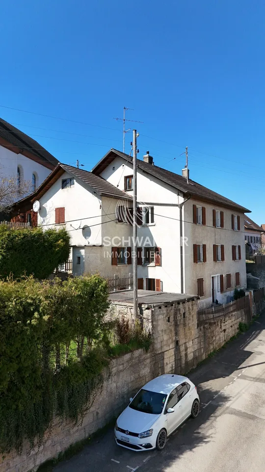 Rental building with 4 apartments and private gardens in Courtemaîche