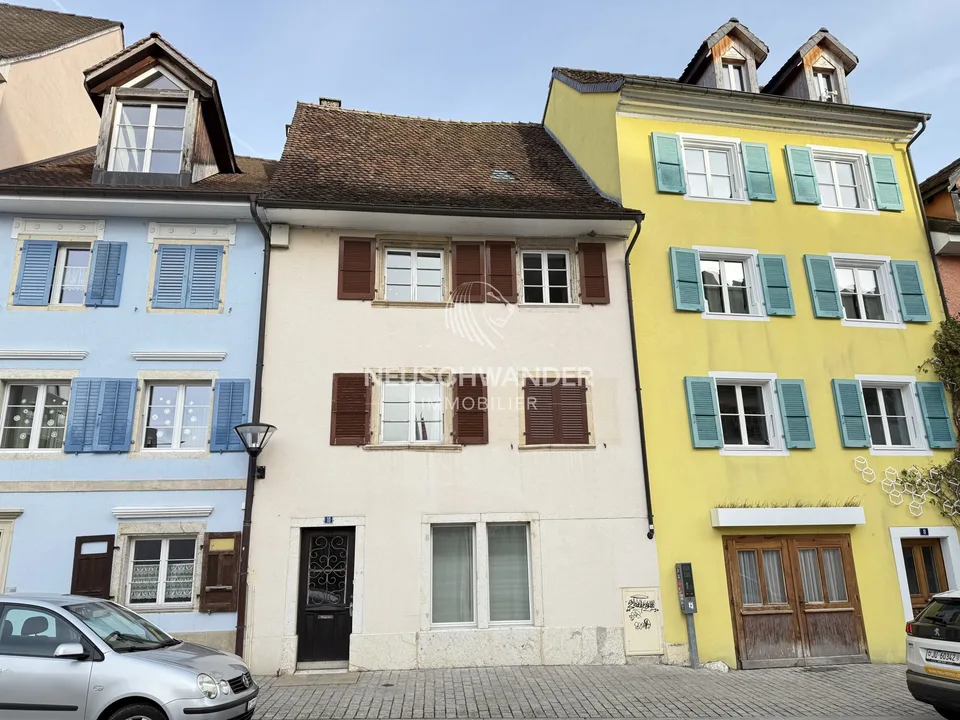Maison locative de 2 appartements et 1 commerce à vendre à Delémont