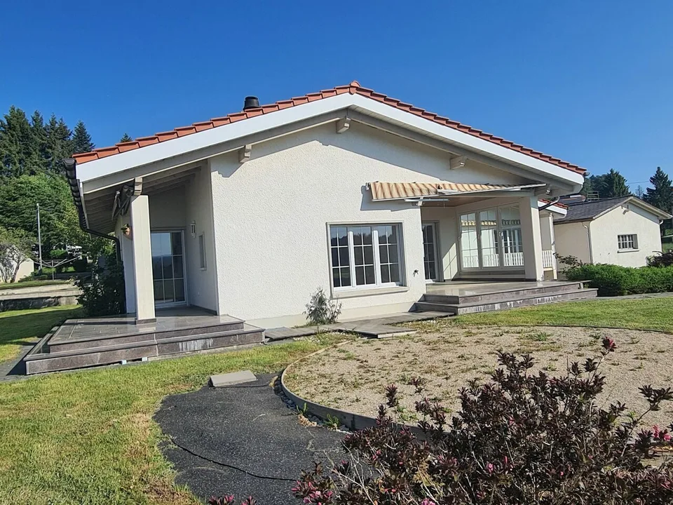 À vendre aux Franches-Montagnes, maison de maître de 7.5 pièces