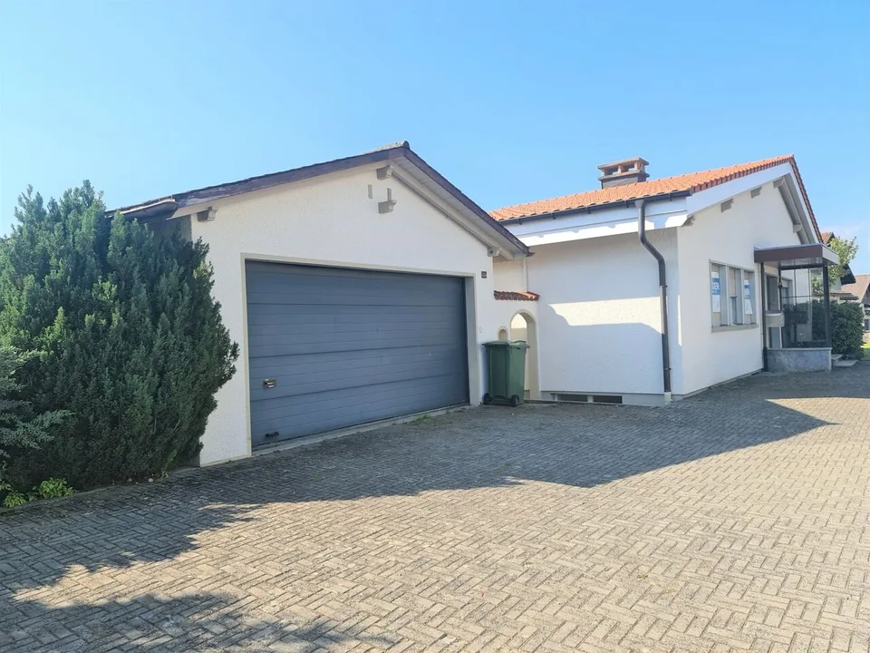À vendre aux Franches-Montagnes, maison de maître de 7.5 pièces