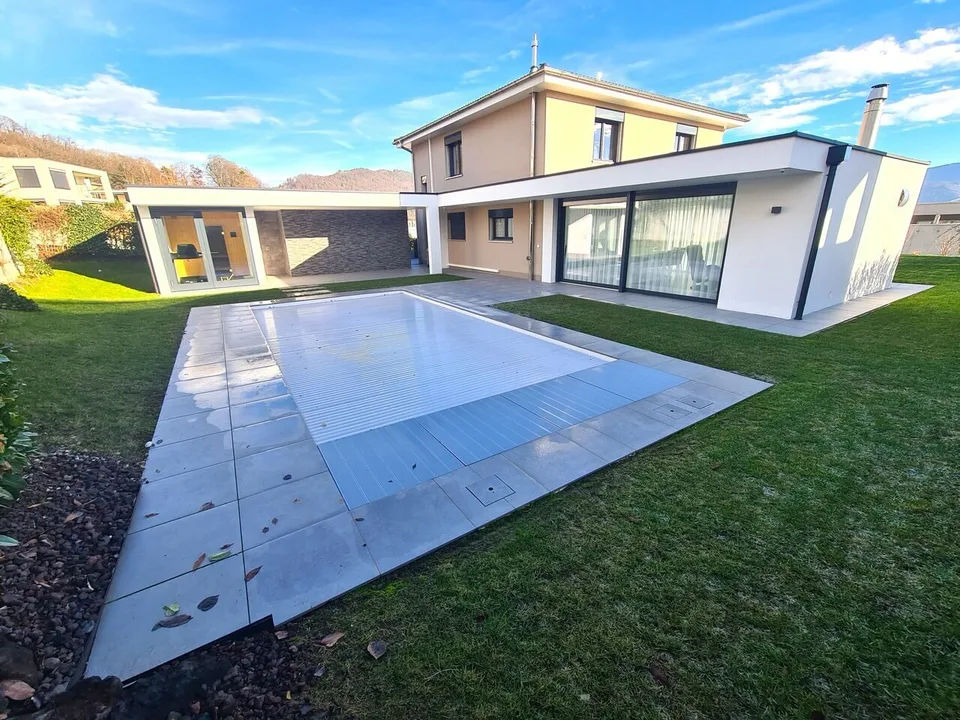 Villa di 8,5 stanze in vendita sulle alture di Delémont