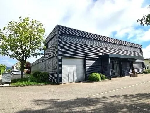 Edificio industriale spazioso e moderno in vendita a Courrendlin