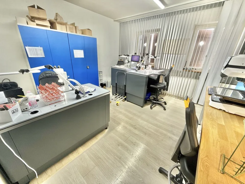 In vendita a Bassecourt ampio laboratorio di lucidatura con 10 stanze – foto 13 di 13