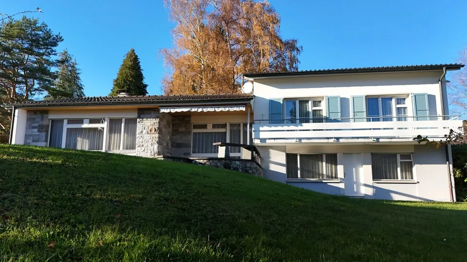 In vendita a Glovelier, villa di 9,5 stanze su un ampio terreno