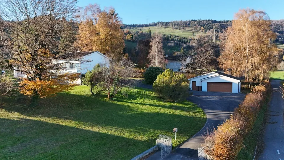 In vendita a Glovelier, villa di 9,5 stanze su un ampio terreno