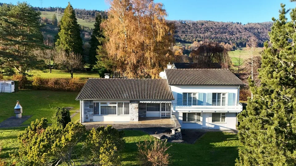 À Glovelier à vendre villa de 9.5 pièces sur une vaste parcelle