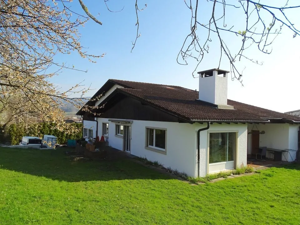 À Bassecourt en vente maison de 8.5 pièces avec 1 atelier