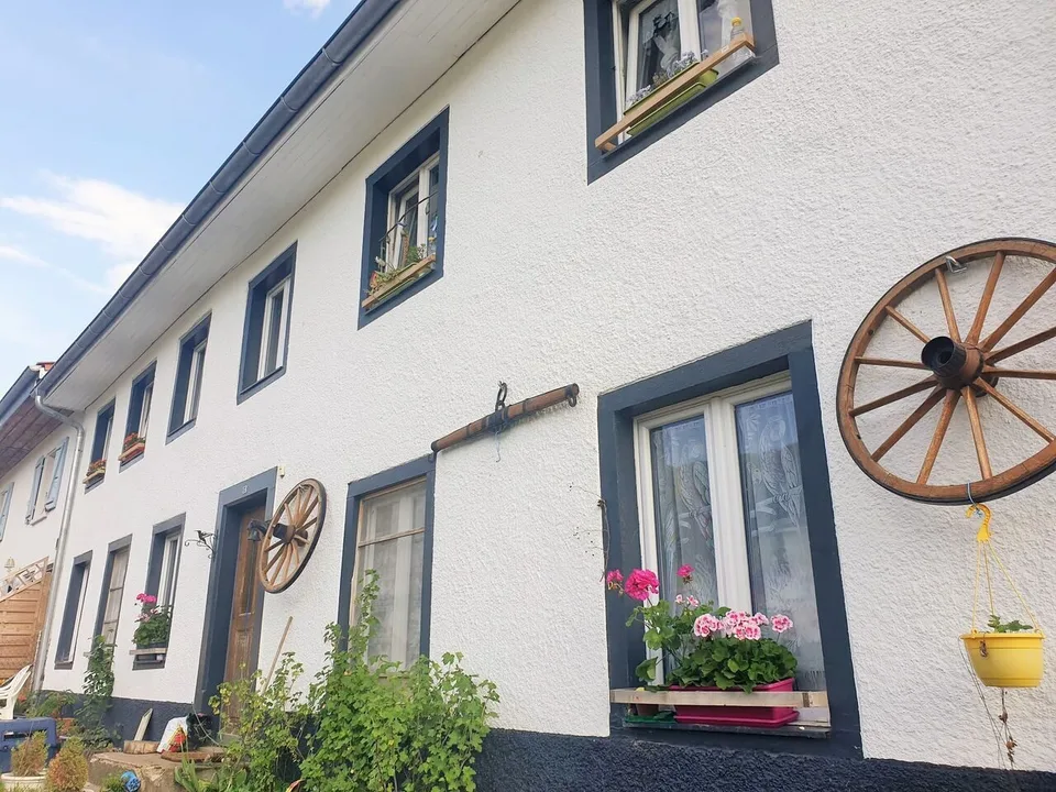 À vendre maison locative de 3 appartements et 15 box/dépôts à Movelier