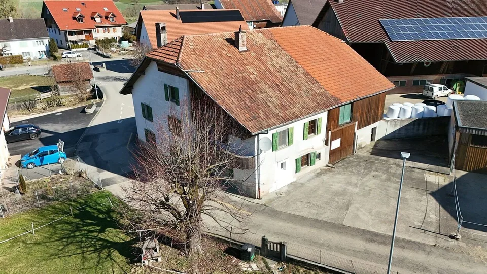 In vendita casa con 2 appartamenti ristrutturati a Courchapoix
