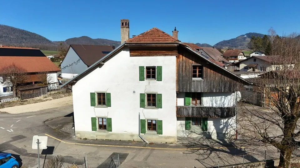 In vendita casa con 2 appartamenti ristrutturati a Courchapoix