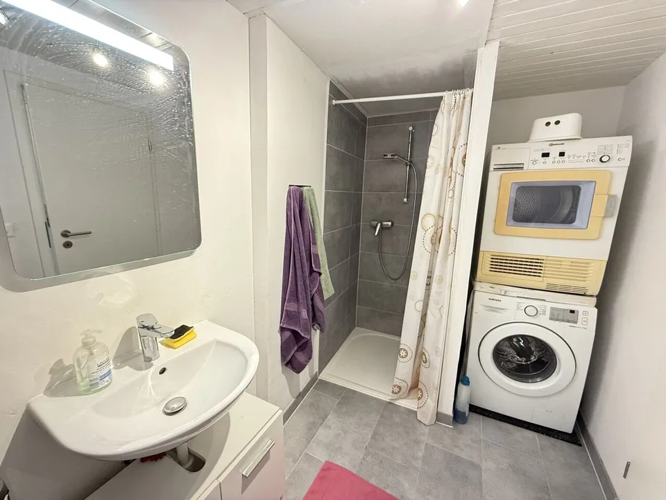 Zu verkaufen Stadthaus mit 2 Wohnungen und 1 Geschäft in Delémont