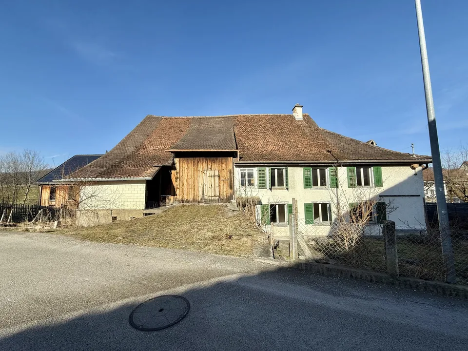 In vendita casa familiare di 5,5 stanze da ristrutturare a Corban – foto 10 di 12