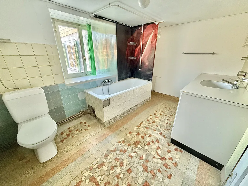 In vendita casa familiare di 5,5 stanze da ristrutturare a Corban