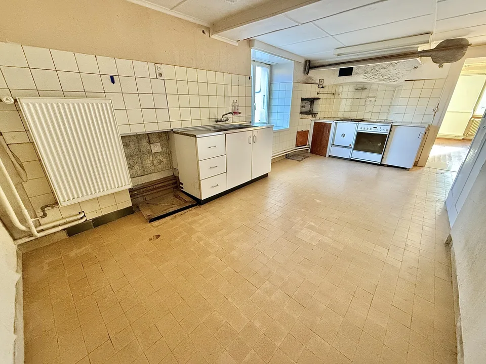 In vendita casa familiare di 5,5 stanze da ristrutturare a Corban – foto 7 di 12