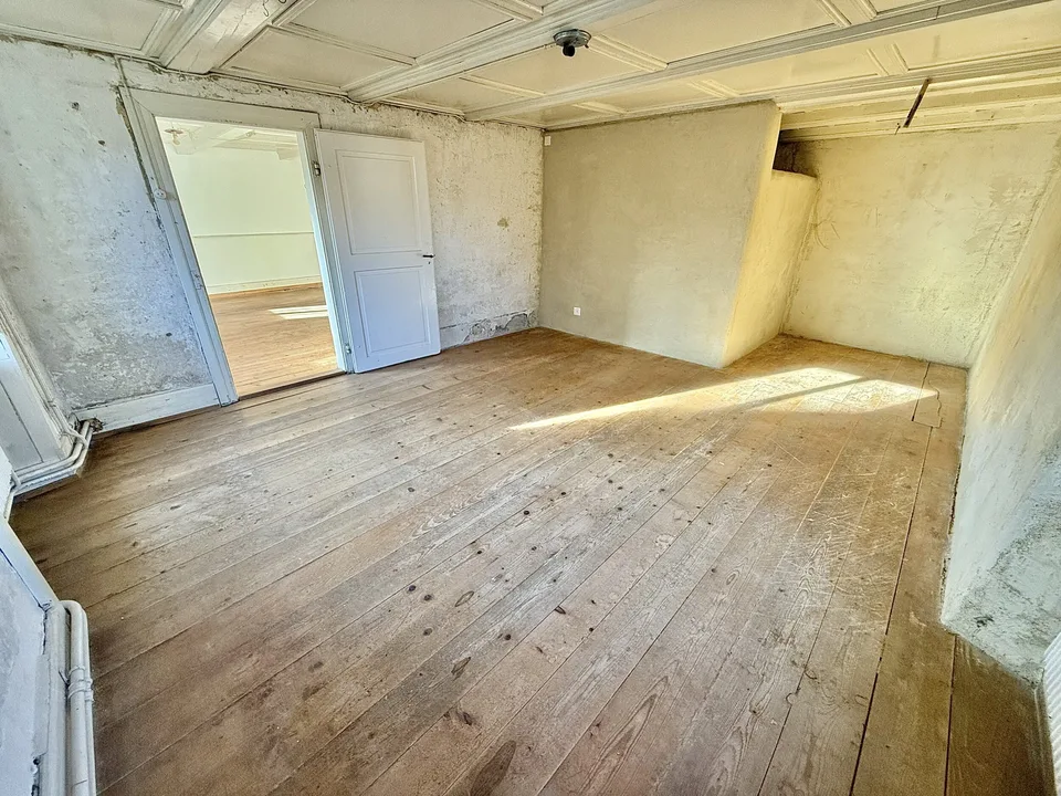 In vendita casa familiare di 5,5 stanze da ristrutturare a Corban – foto 8 di 12