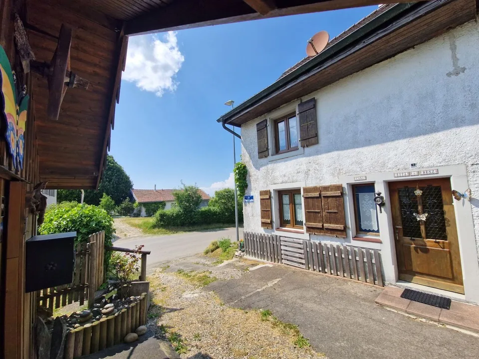 Charmante maison de vacances de 3.5 pièces à Pleigne à vendre