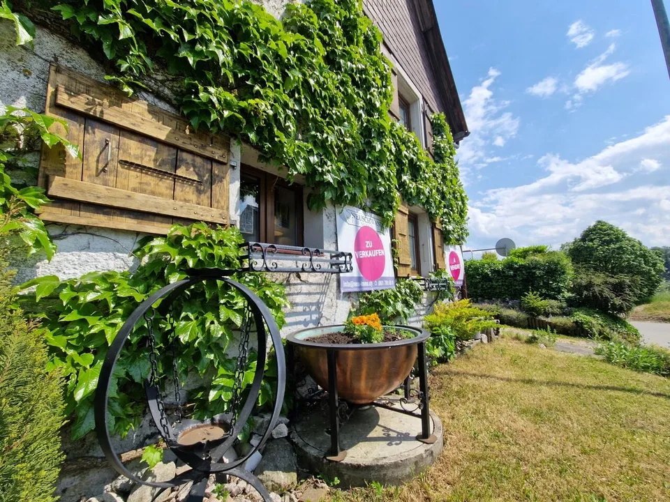 Incantevole casa vacanze di 3,5 stanze a Pleigne in vendita